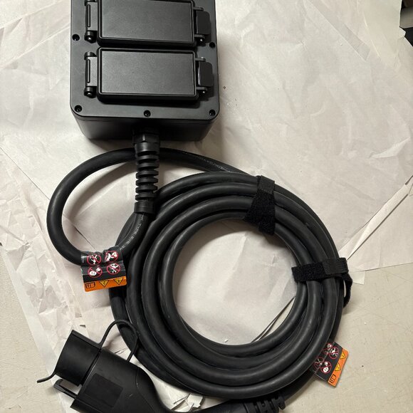 Jeep SXT-M-3800AAUUS Off-Board Power Panel Charger – Lightly Used - Picture 2 of 9